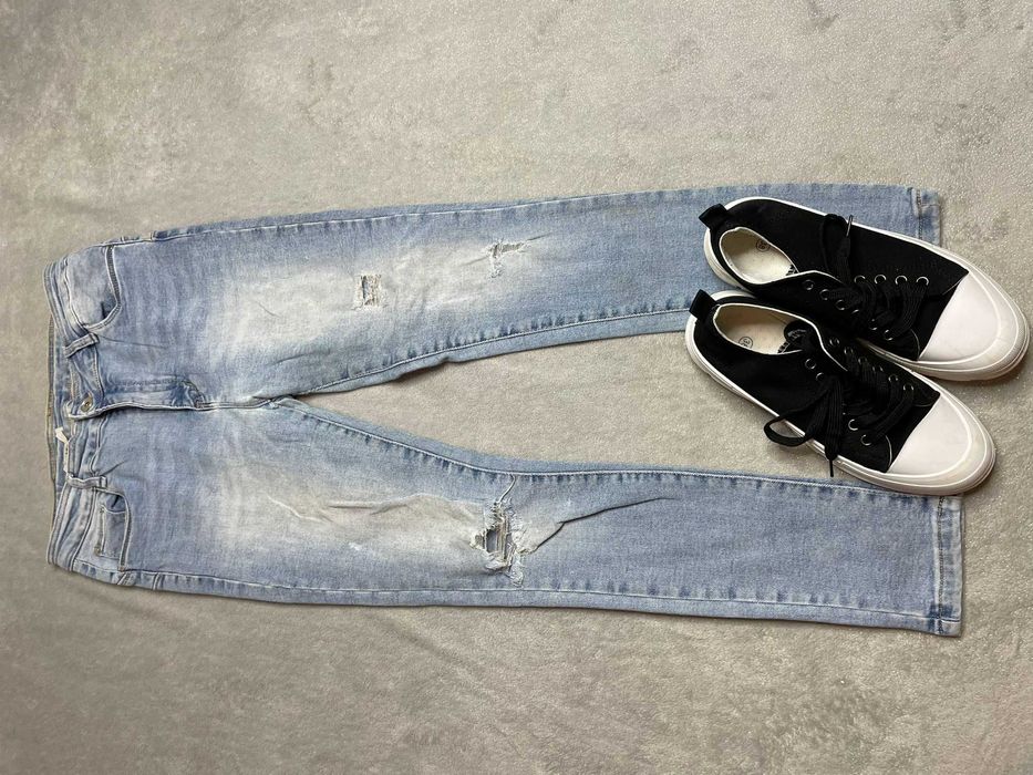 Jeansy z dziurami na kolanach M SARA 38 M