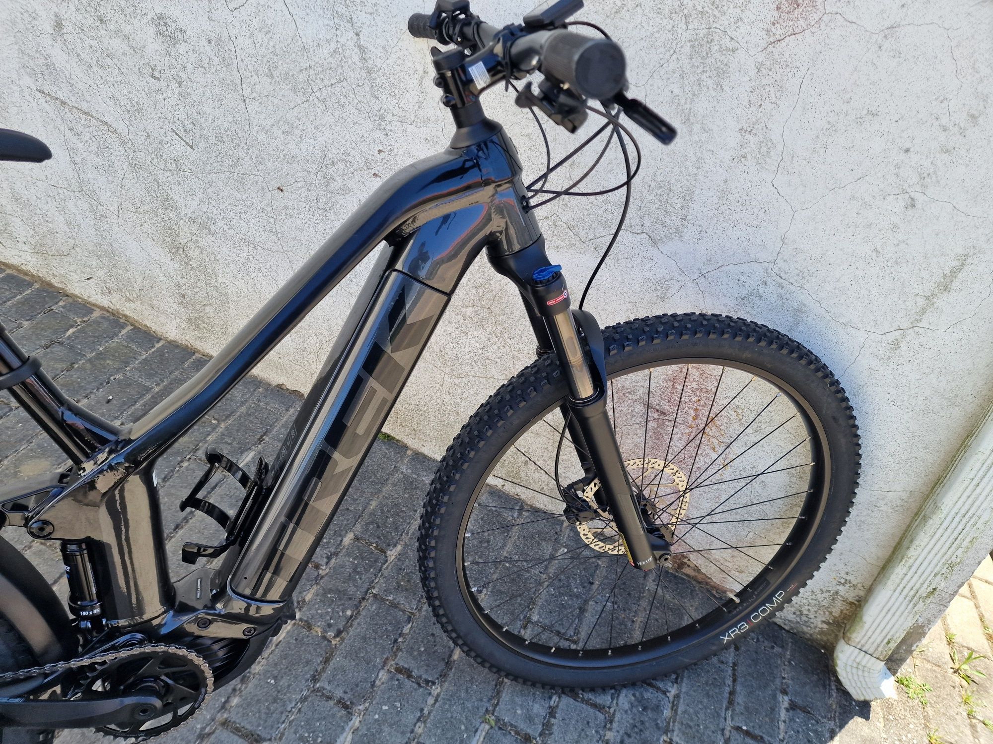 Trek Powerfly FS4 (E-Bike) com suspensão total