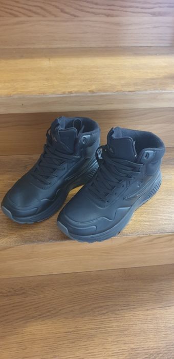 Продам ботинки Fila