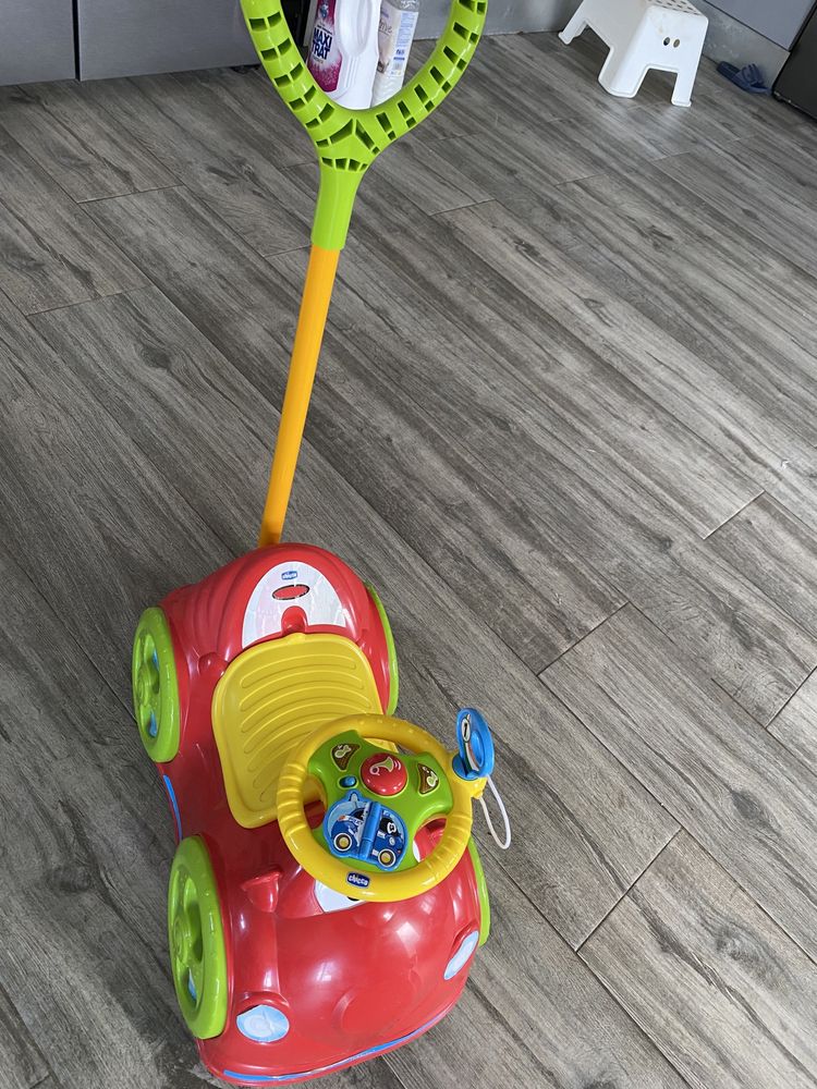 Carro chicco com arrumação