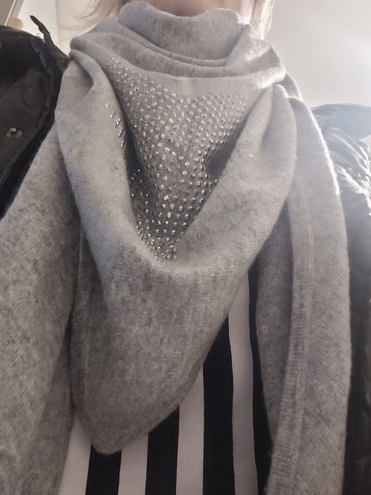 Chusta wełniana z domieszką kaszmiru firmy cassani