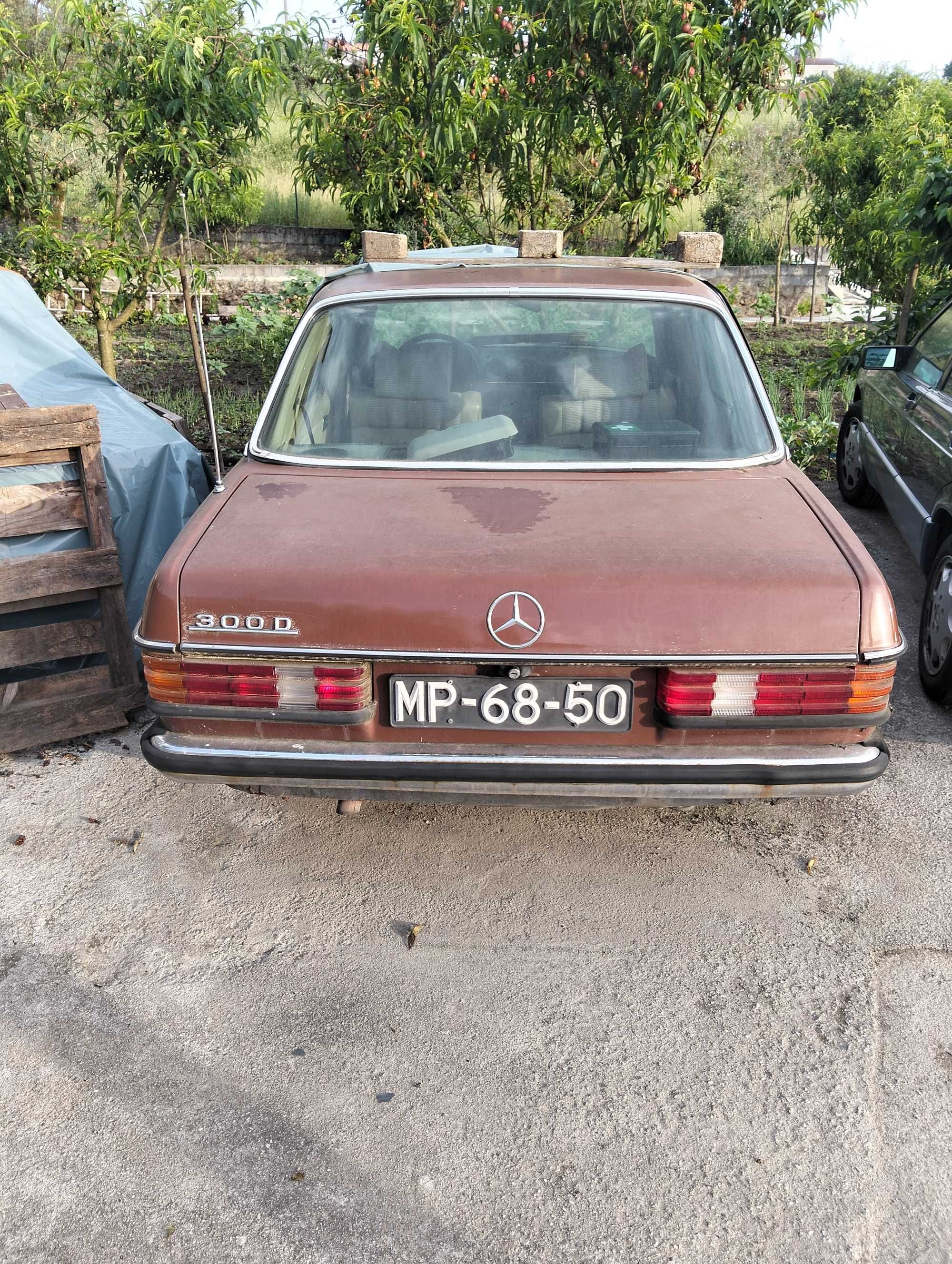 Venda de Mercedes 190 em muito bom estado
