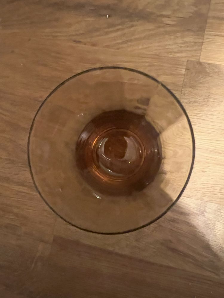 Wysoka brązowa szklanka vintage