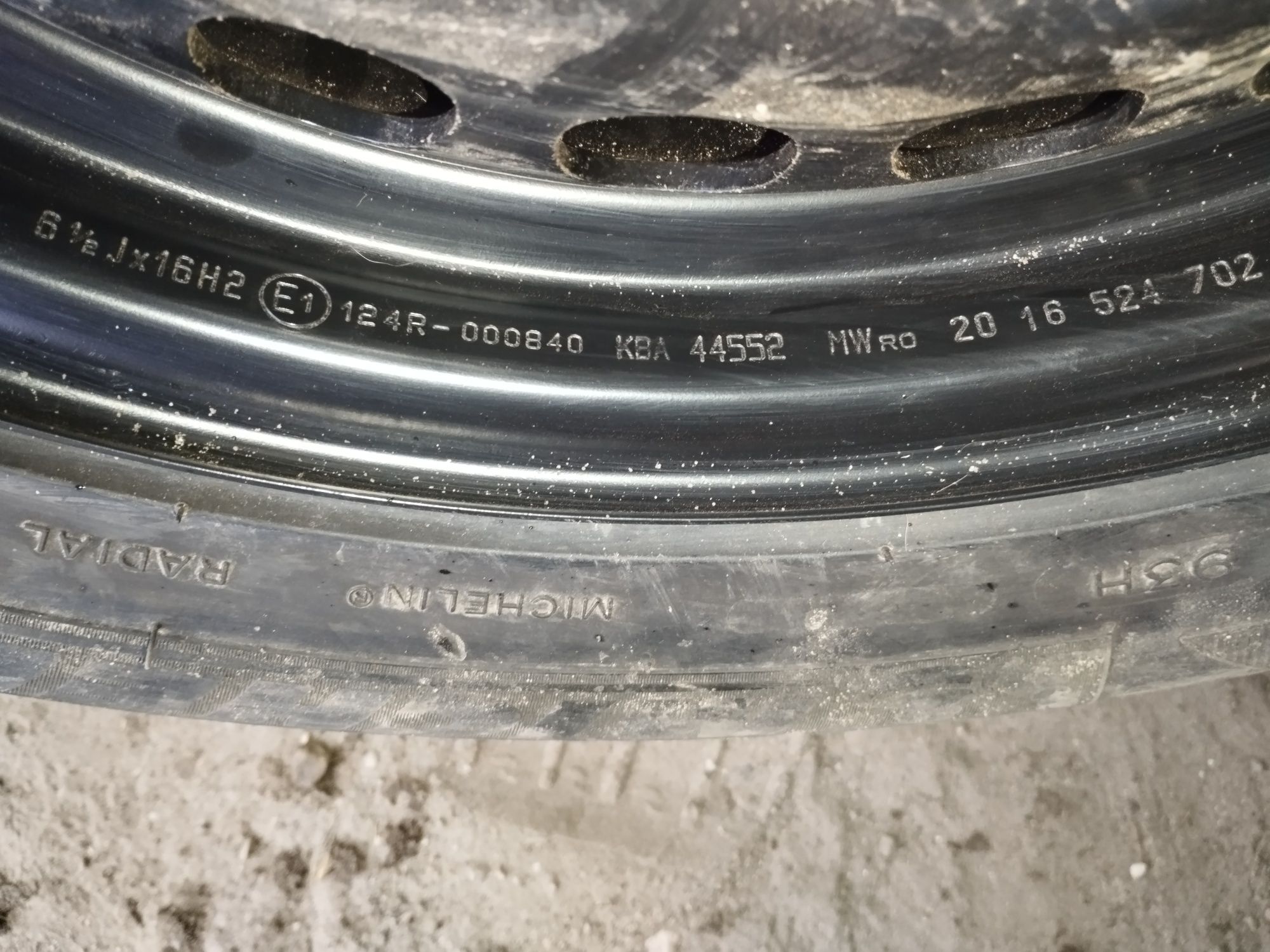 Felga z oponą 215/55 R16 volkswagen