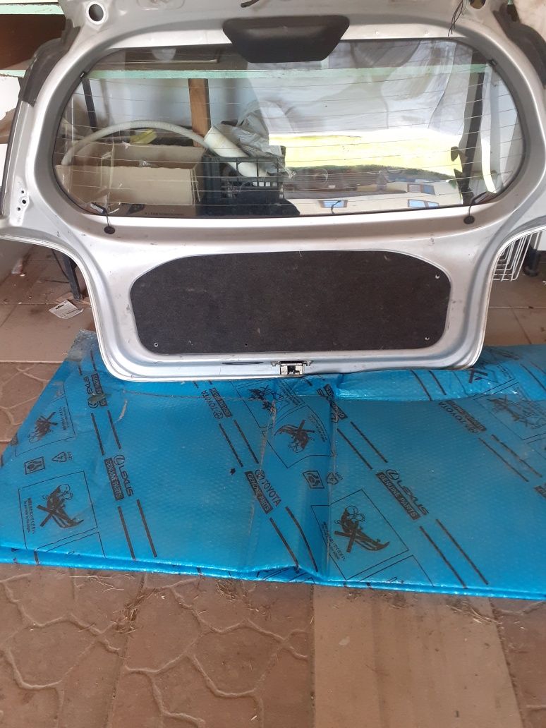 Klapa toyota yaris
