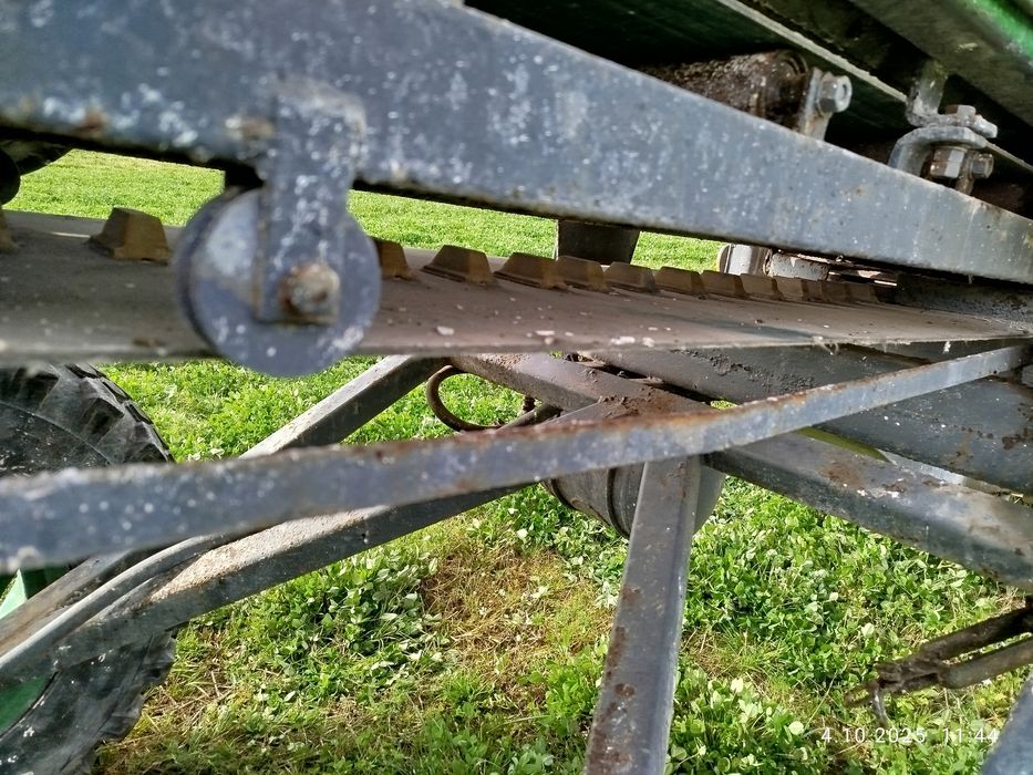 Rozsiewacz do nawozów i wapna