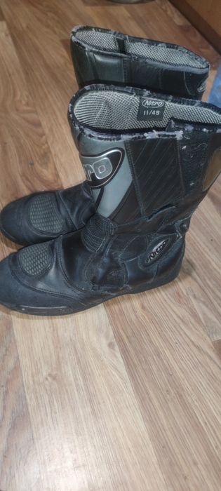 Продаються чоловічі ботинки