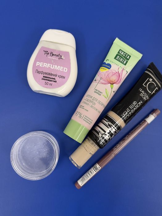 Лот з косметики креми віск.