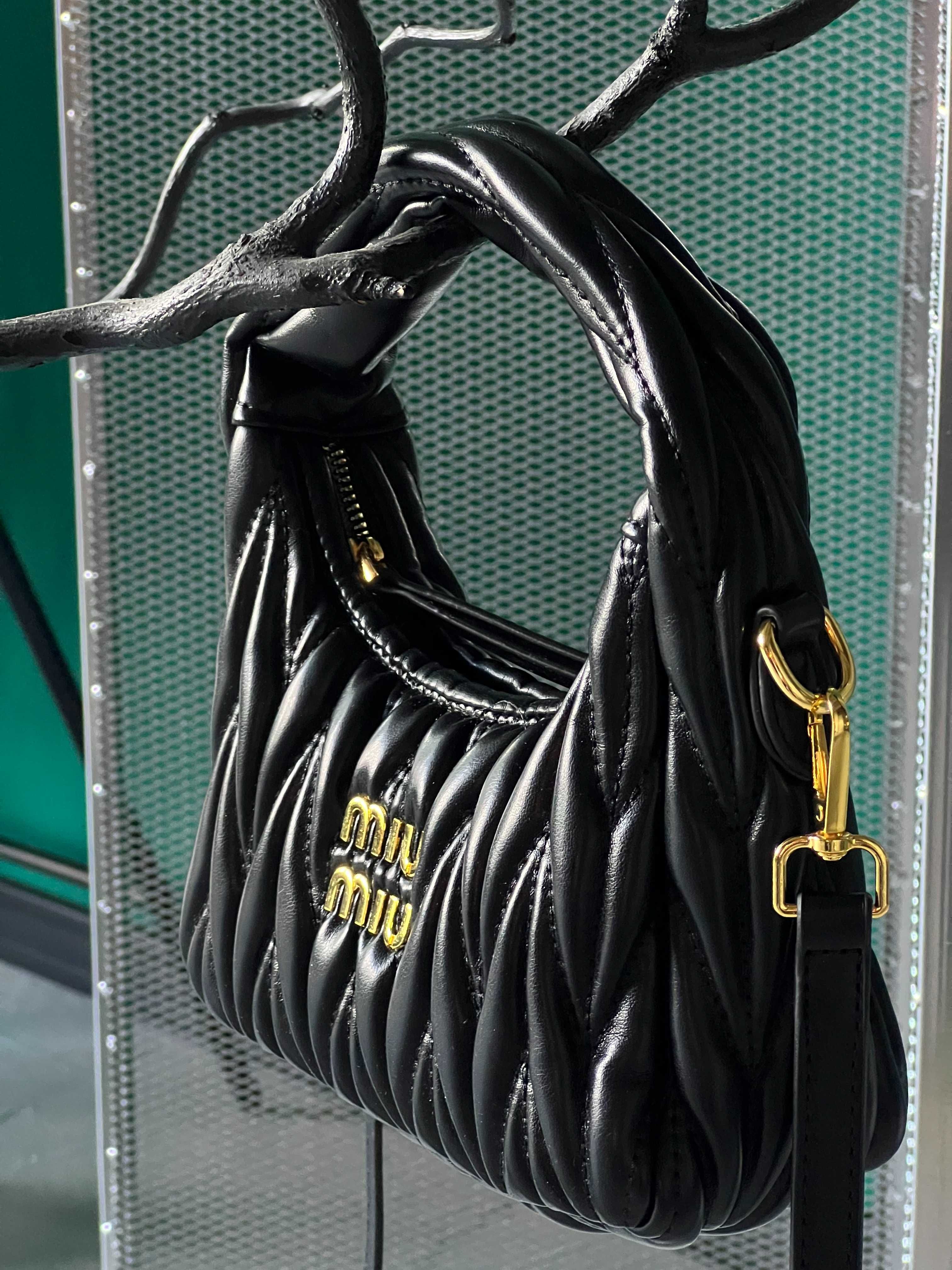 Сумка MIU MIU Wonder Matelasse Leather Hobo молочный Миу Миу хобо