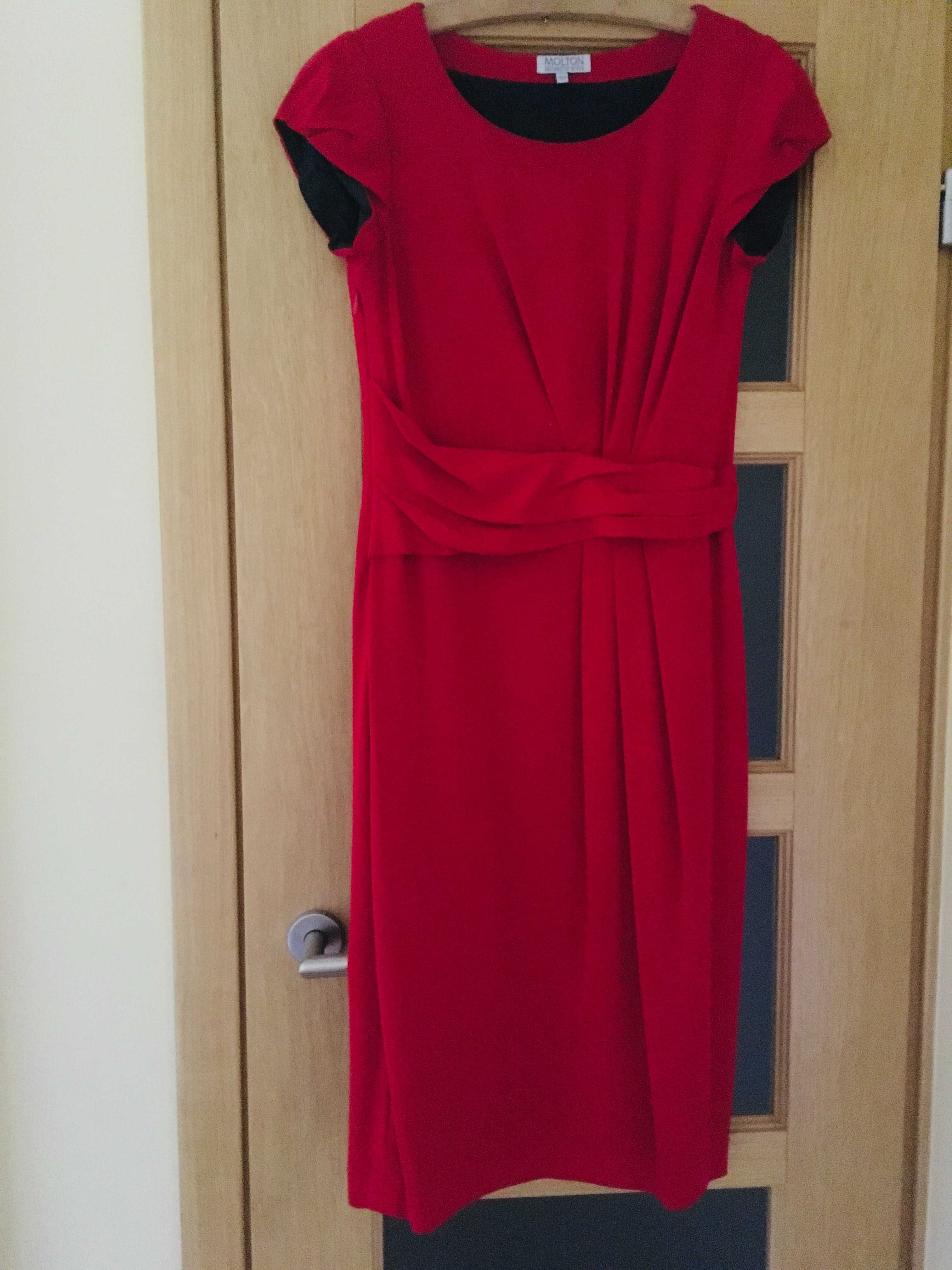 Sukienka Molton „ mała czerwona” klasyka zawsze na czasie
