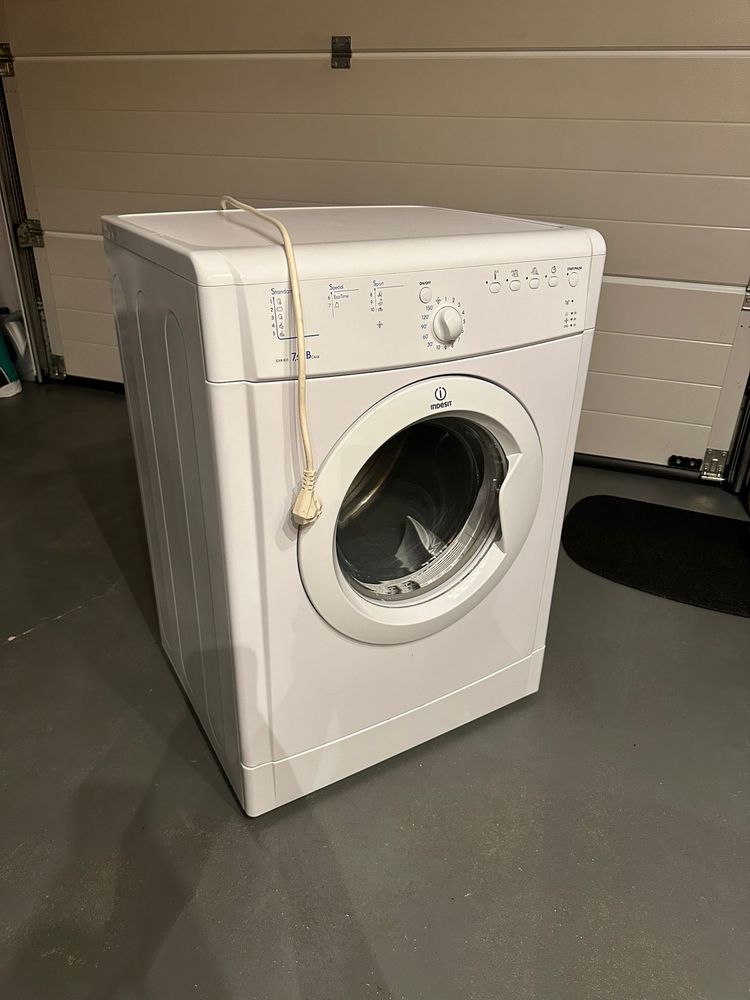Indesit IDVA 835EU Szuszarka kondensacyjna