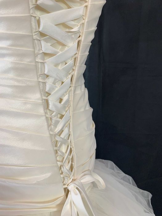 Nowa z metką luksusowa suknia ślubna glamour falbany ivory tren 42 XL