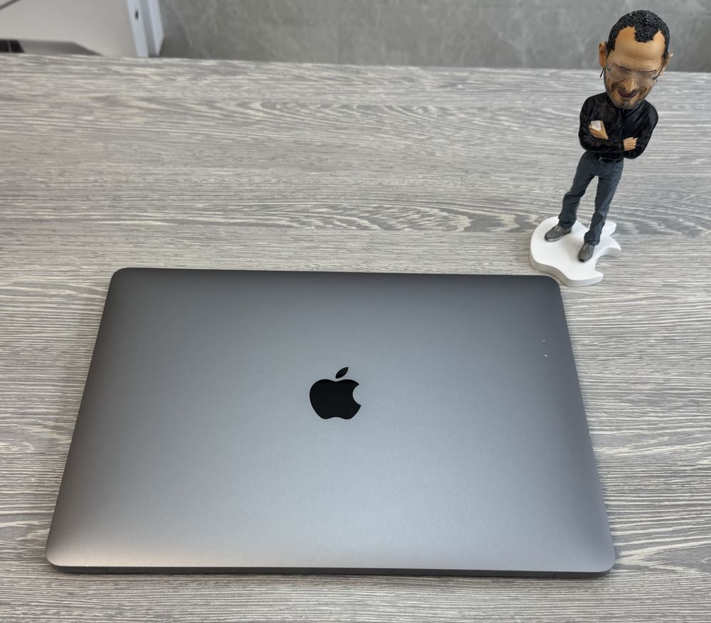 MacBook Pro  13 / i5 / RAM 8 / SSD 256 GB / Space Grey / Retina 2017