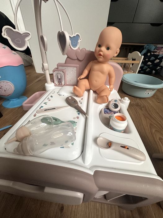 Smoby kącik opiekunki z lalką, nocnikiem, krzeselkiem do karmienia