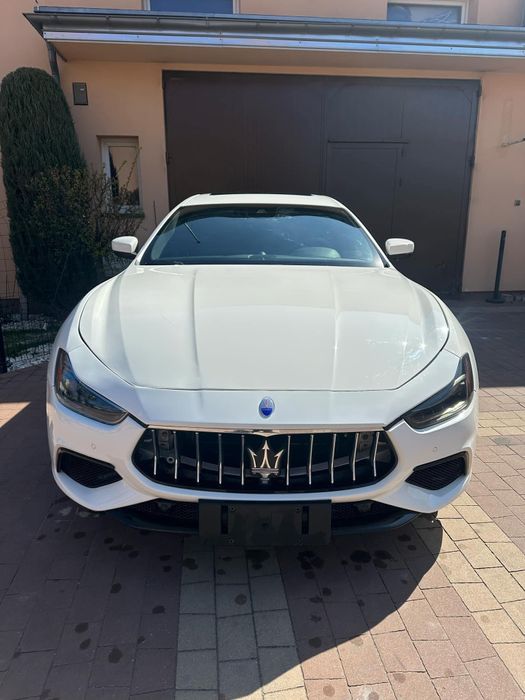 Wynajem auta Maserati ghilbi.
