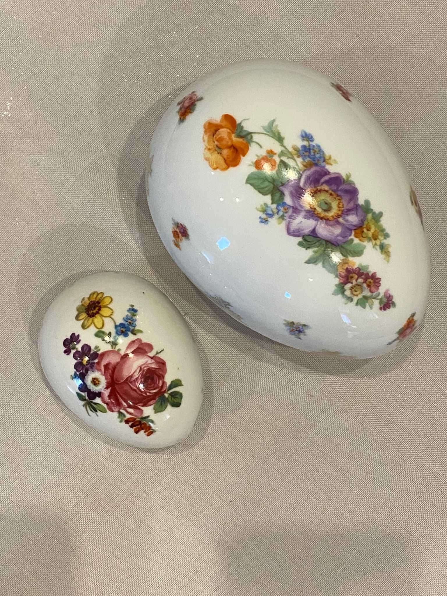 Puzderka (szkatułki) w kształcie jajka, 100-letnia porcelana Suhl.