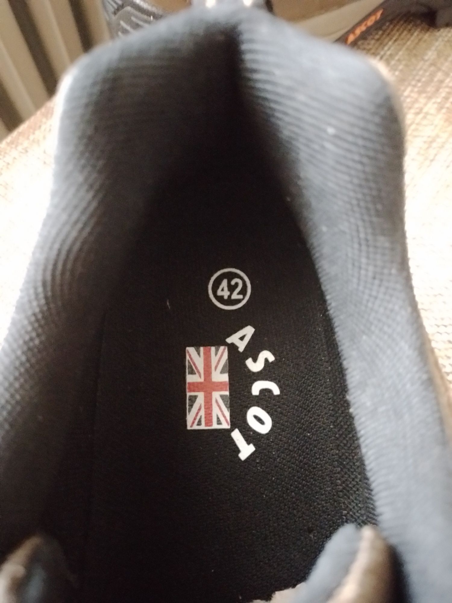 Продам кроссовки Ascot,42p.