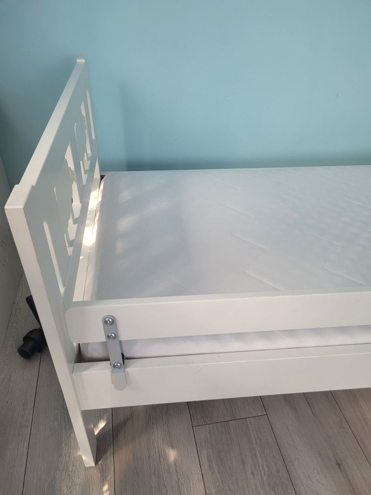 Łóżko ikea białe z materacem