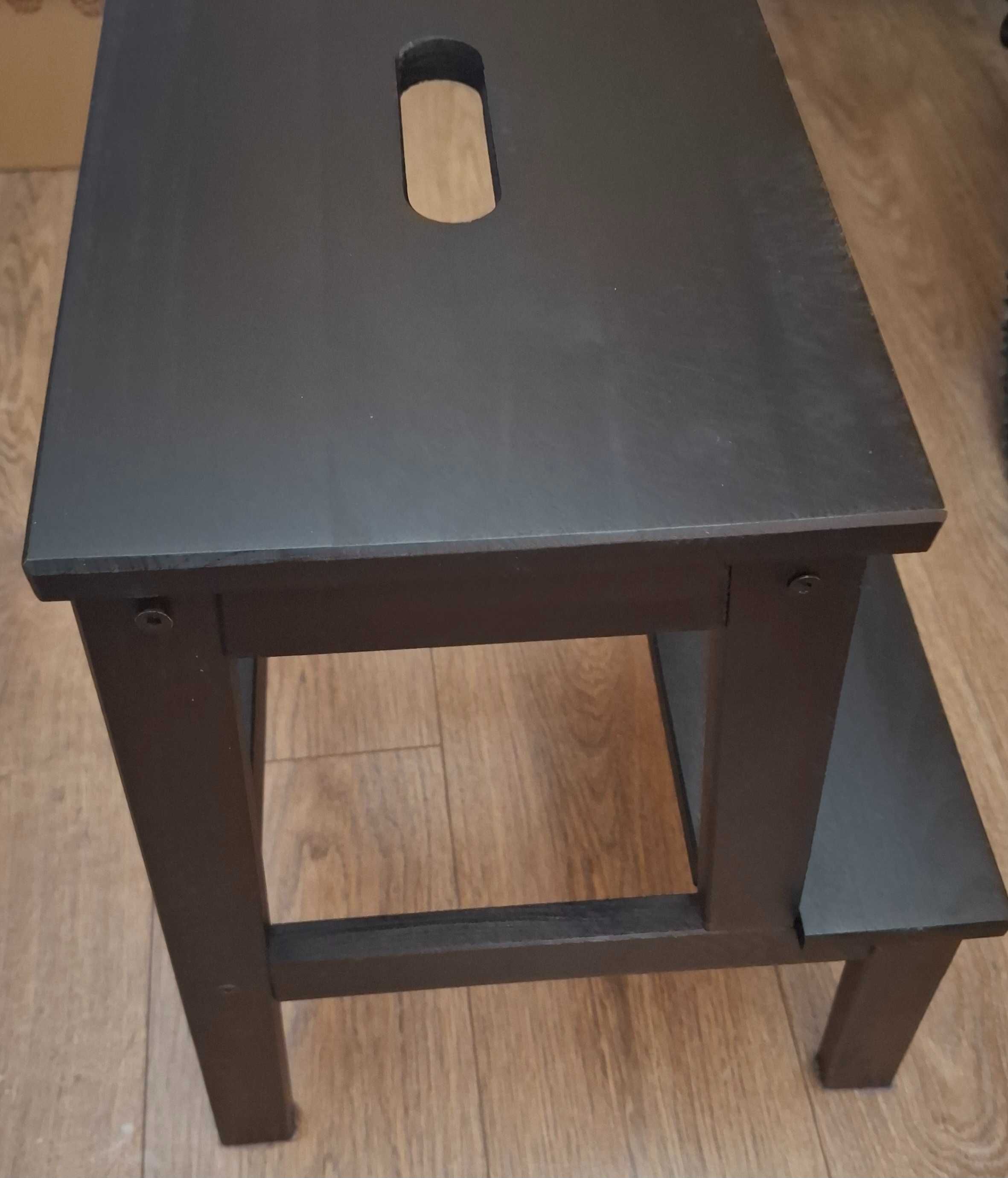 Taboret ze schodkiem BEKVAM czarny