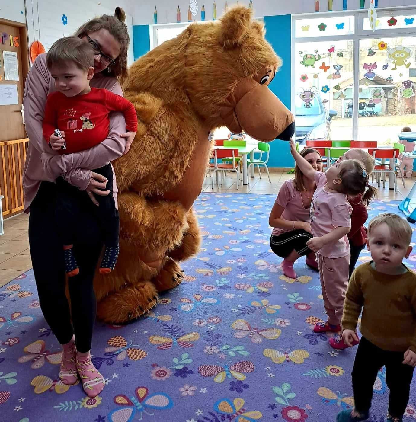 Dmuchany miś na imprezę urodziny wesele niespodzianka