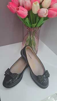 Чорні лаковані туфлі на дівчинку 20 см устілка