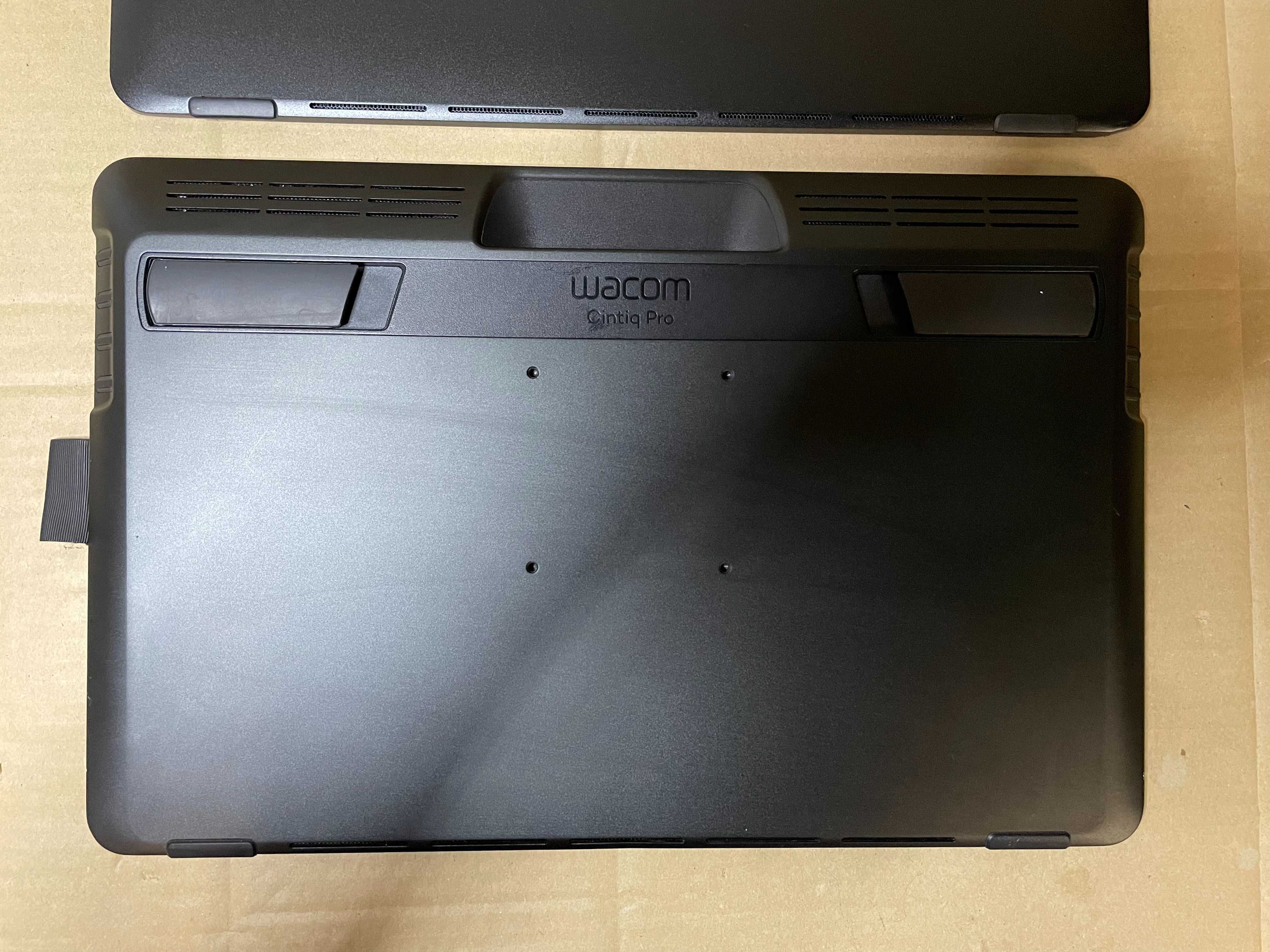 Tablet graficzny Wacom Cintiq Pro 16 UHD USZKODZONE na części 2 sztuki