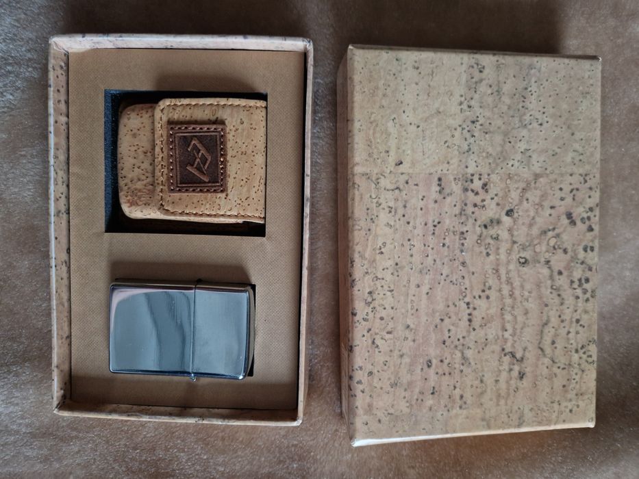 Isqueiro com bolsa de cortiça