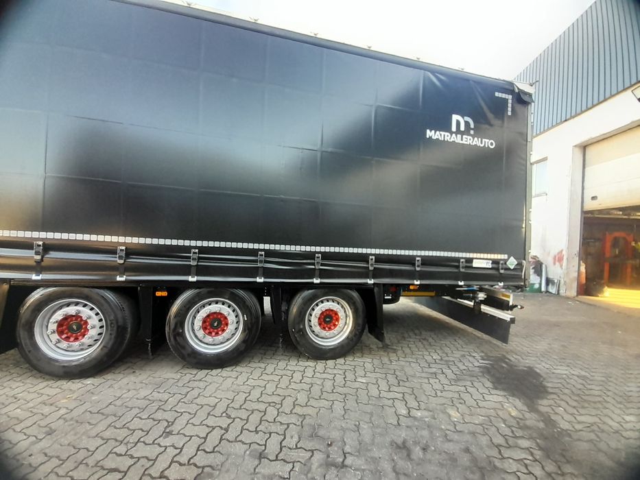 Semi-reboque Schmitz em lona