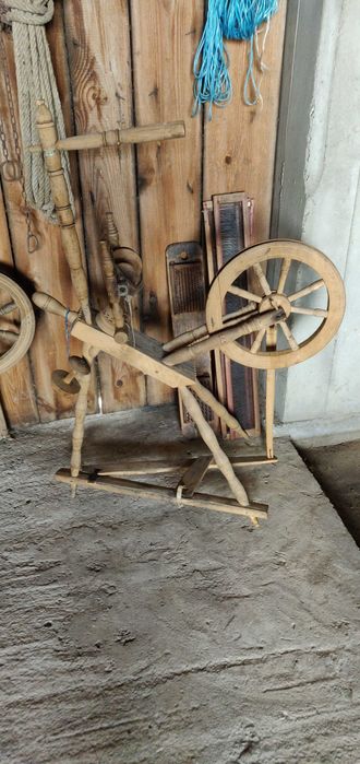 Kołowrotek do przędzenia wełny