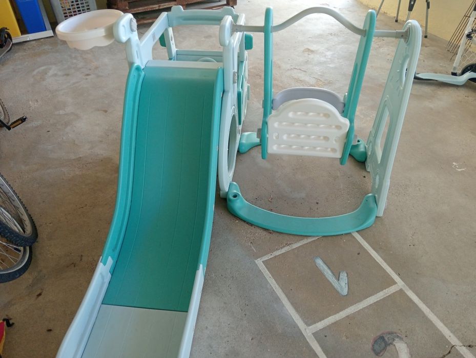 Escorrega e baloiço bebe