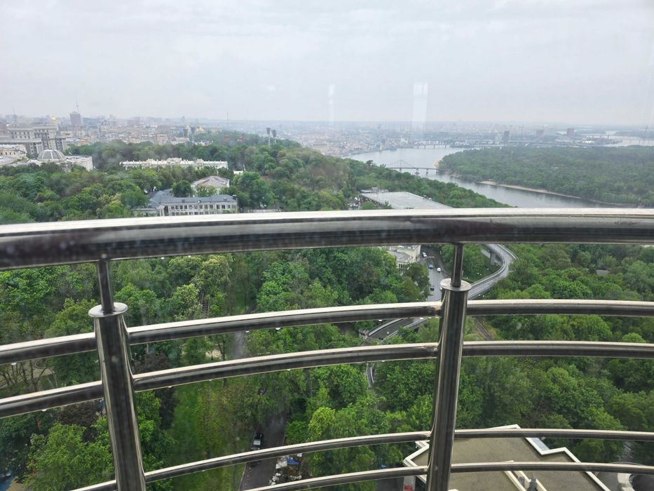 Найкраща квартира(490м2)з терасою та видом на Дніпро,на Грушевского 9
