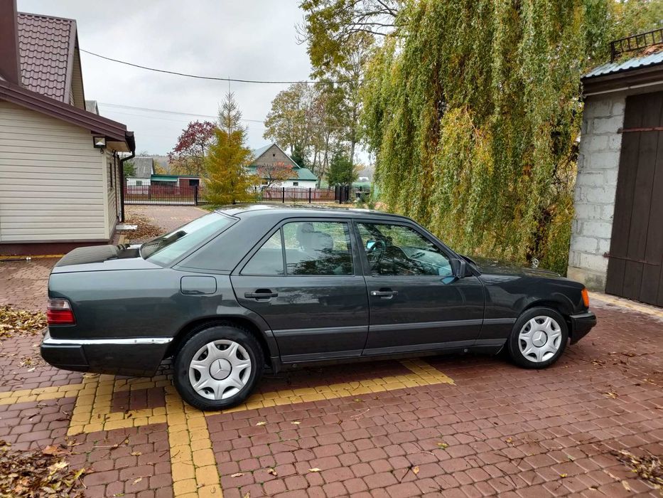 Mercedes Benz W124 3.0D 1988 r wąska listwa