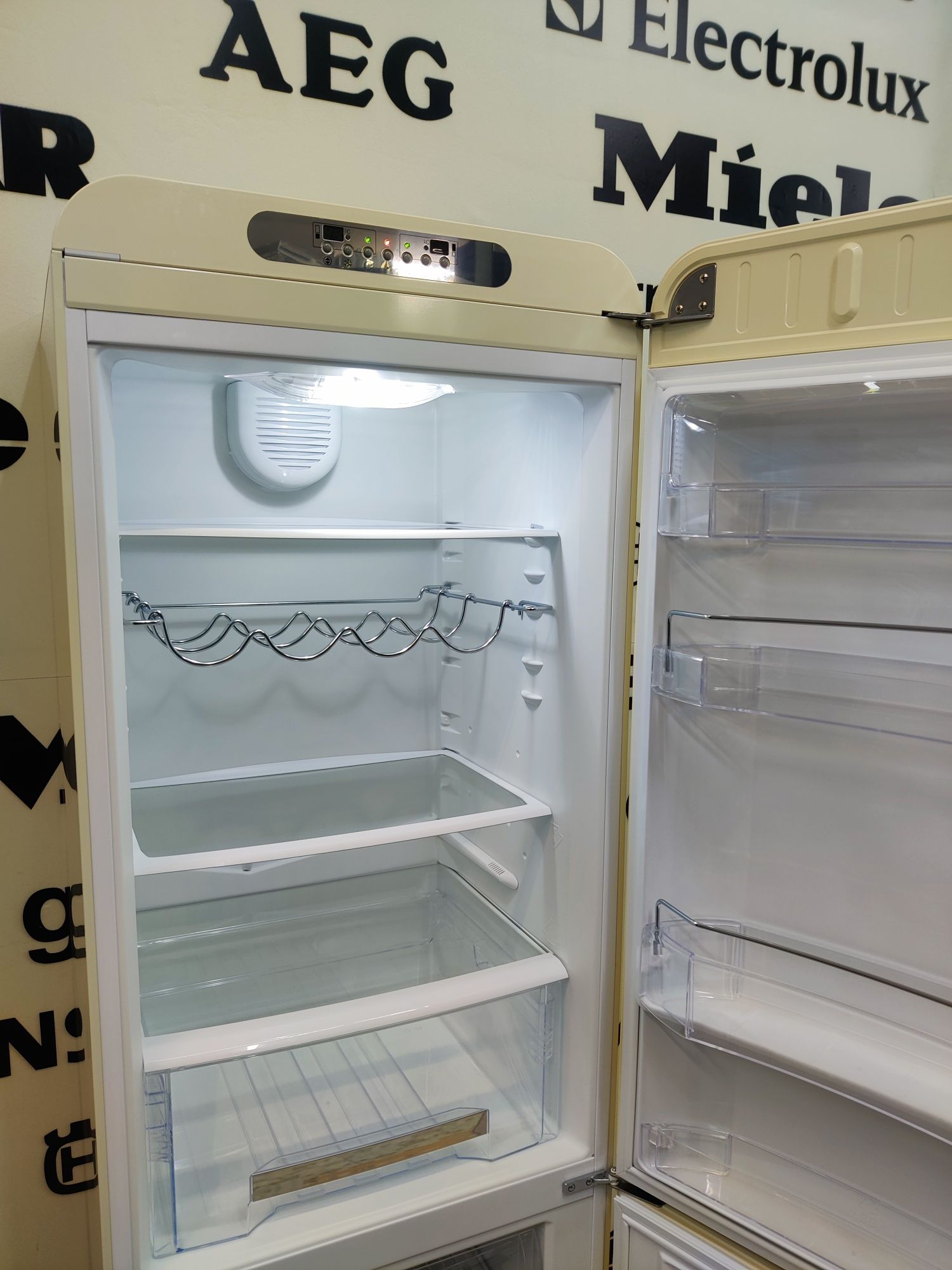 Холодильник SMEG Delicate Beige. Бежевий. Супер стан! Італієць.