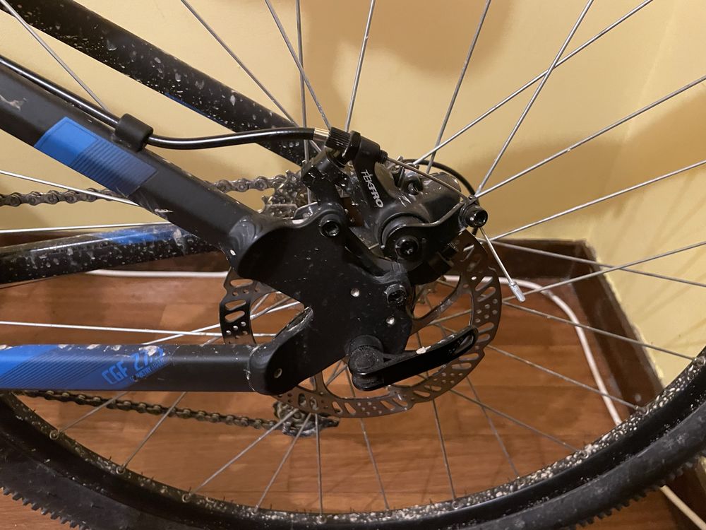 Bicicleta Rockride com luvas, chaves de aperto e tranca