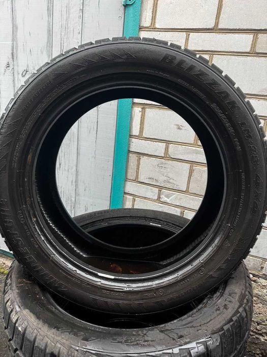 Зимові шини Bridgestone 235/50 R19