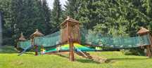 Park linowy dla dzieci + dmuchana wyspa – kompletna atrakcja plenerowa