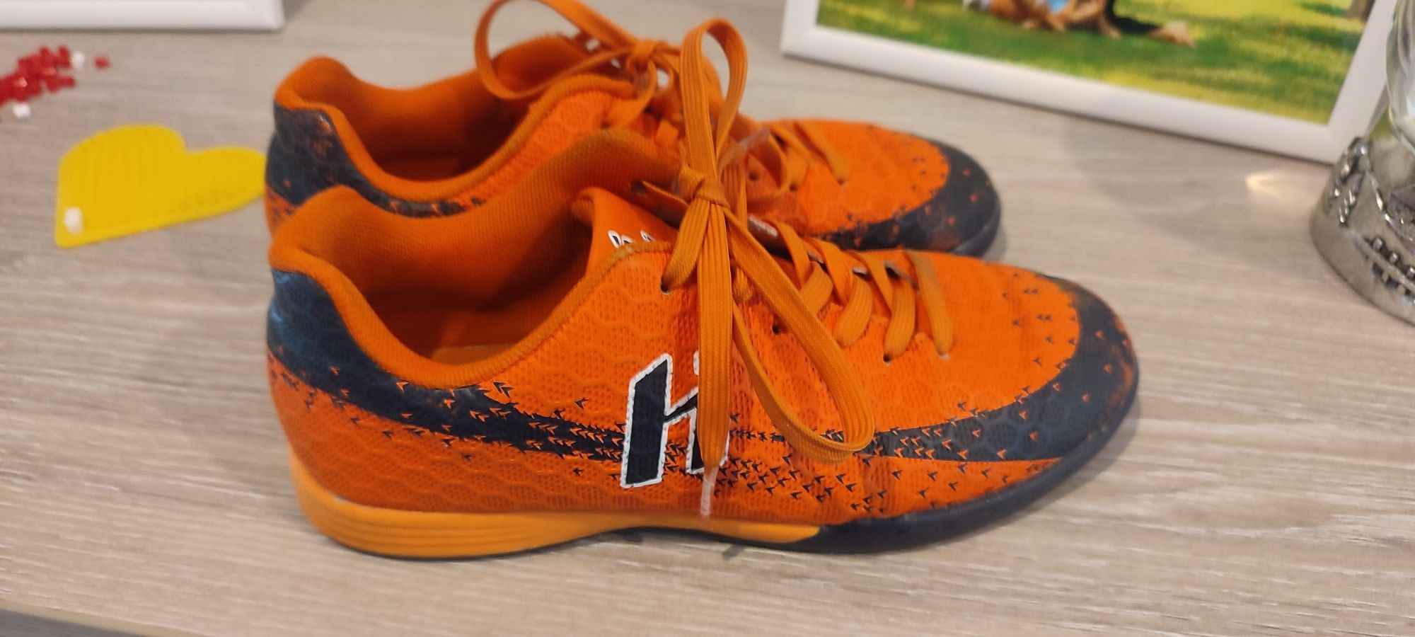 Sprzedam buty halowe  chłopięce 33 Huari