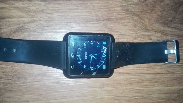 Smartwatch uszkodzony na części