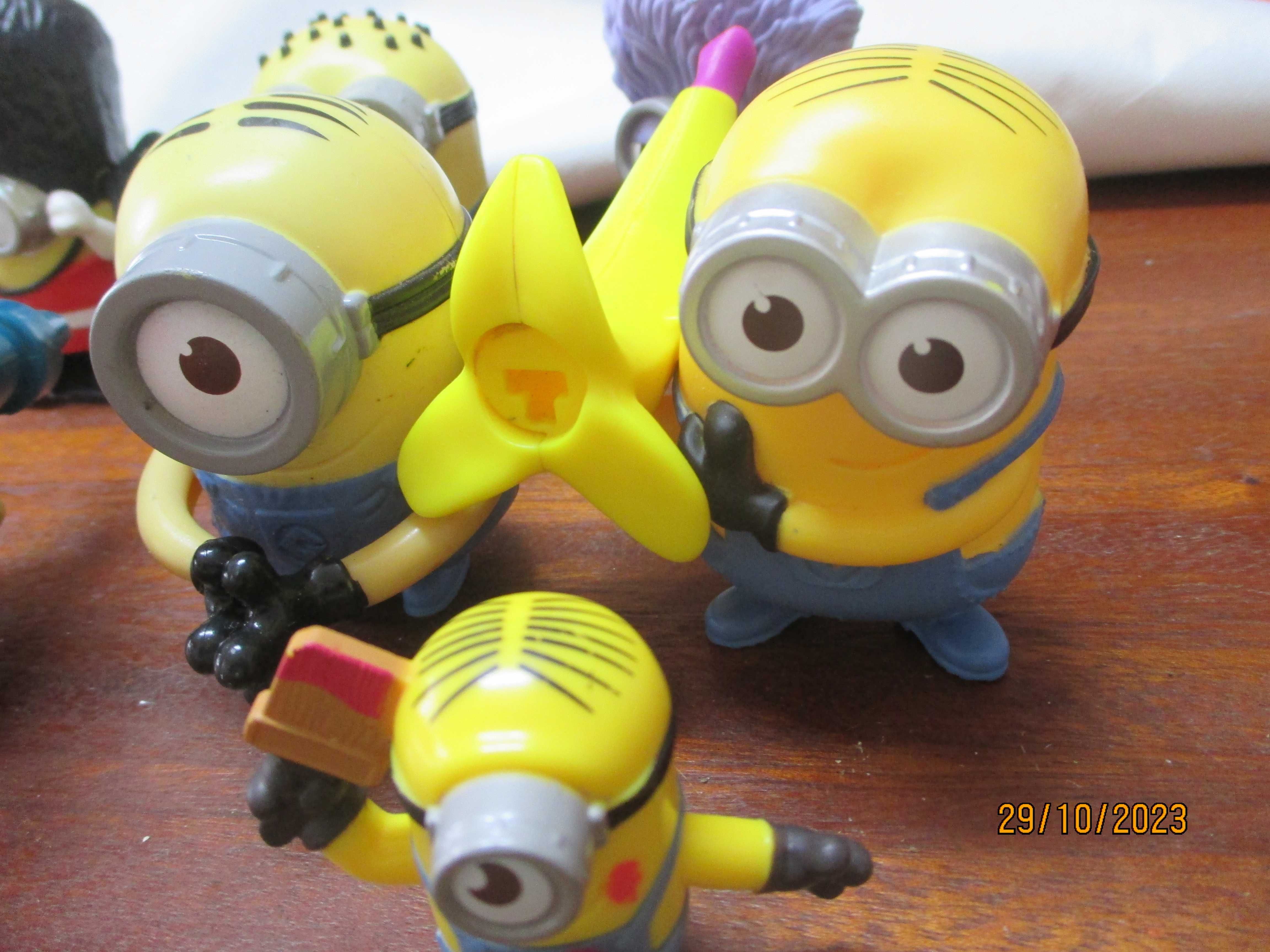 13 bonecos Minions