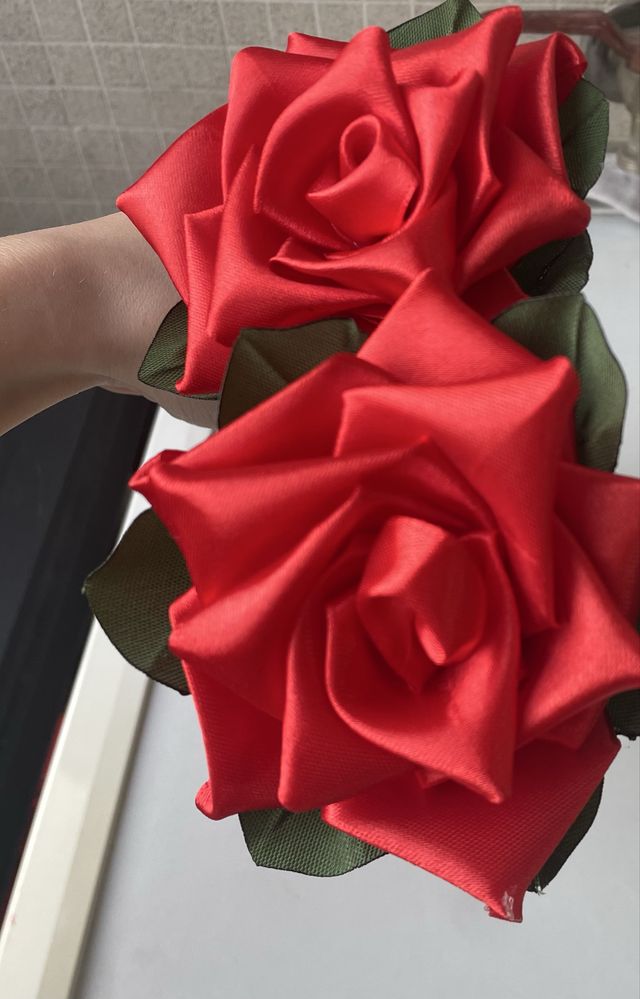 rosas eternas com fitas de cetim