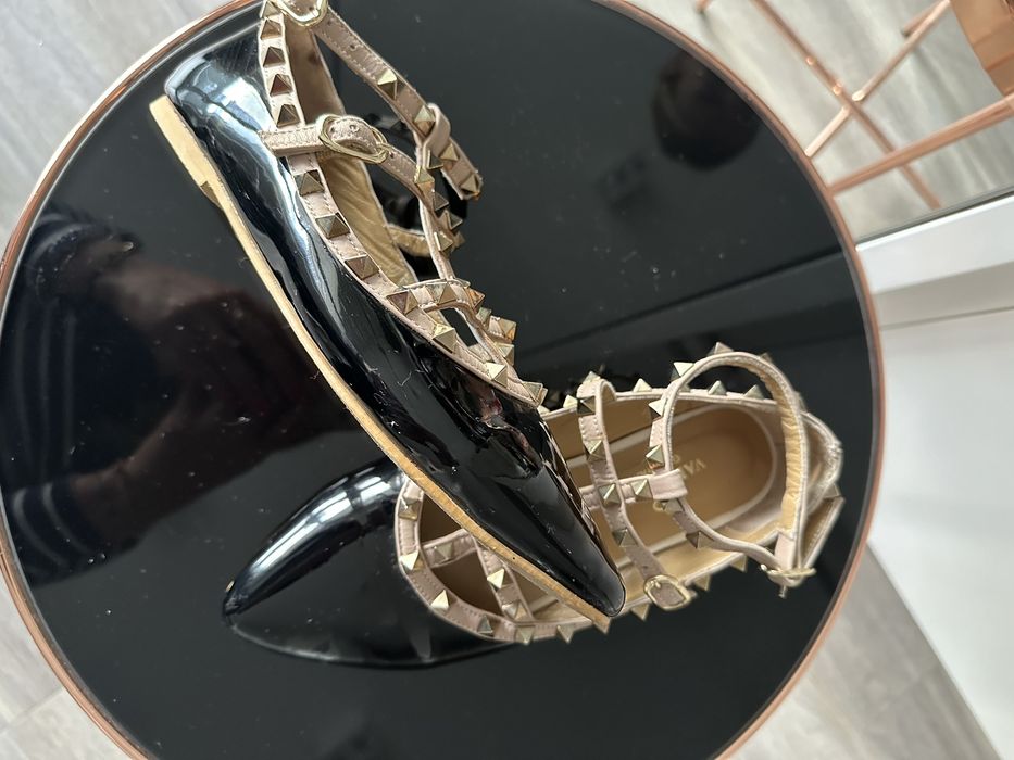 Baleriny Valentino Garavani z ozdobnymi nitami 38 ćwieki lakierowane