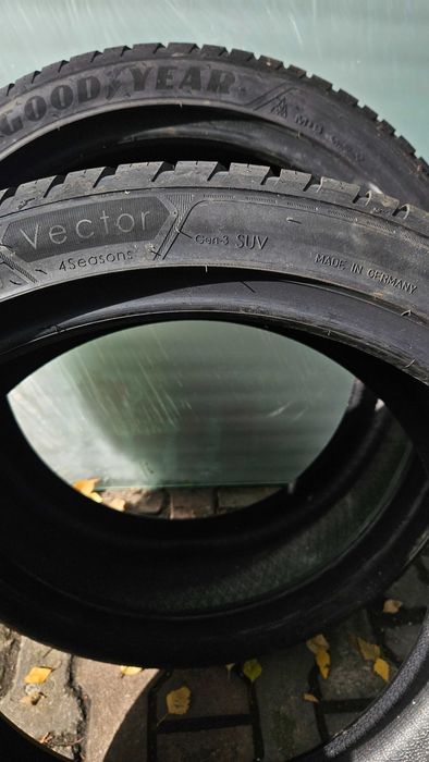 255/40R21 goodyear vector 4 season gen-3 SUV