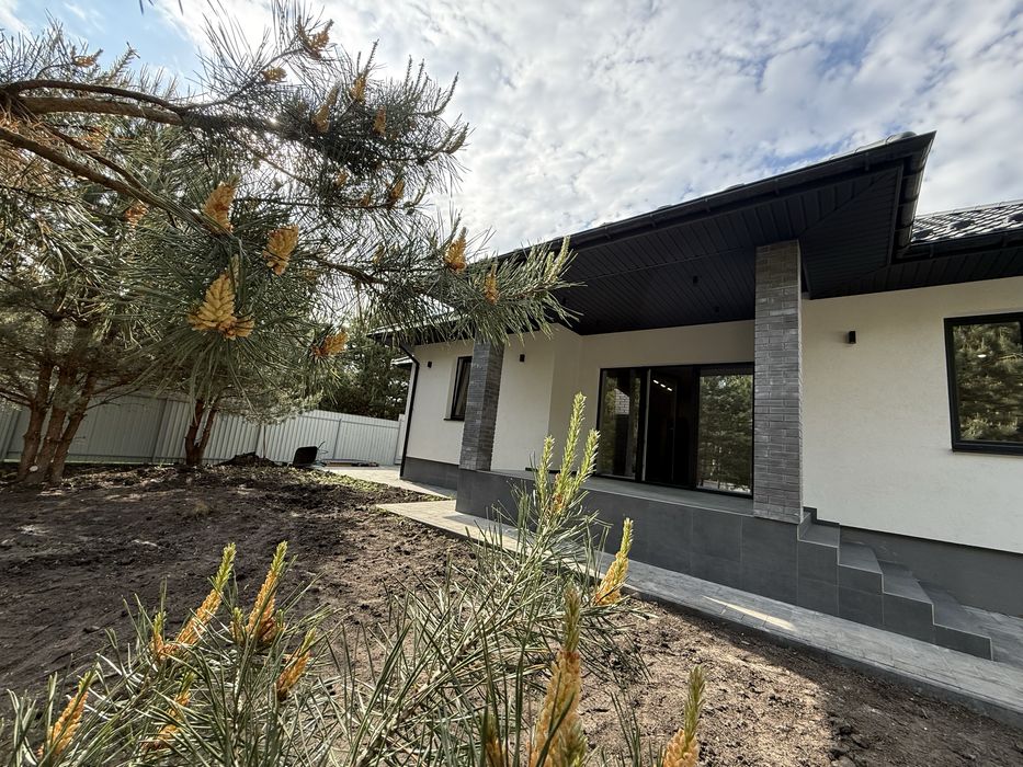 Продам будинок з ремонтом та бомбосховищем з виходом до лісу