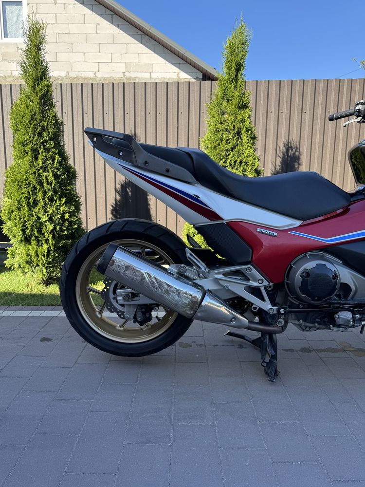 Honda integra 750. Ne yamaha t max 530