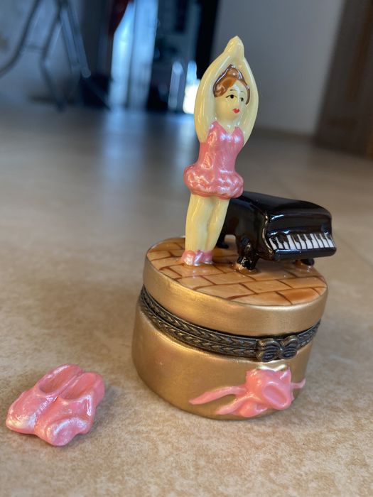 Porcelanowa baletnica , schowek ozdoba, szkatułka