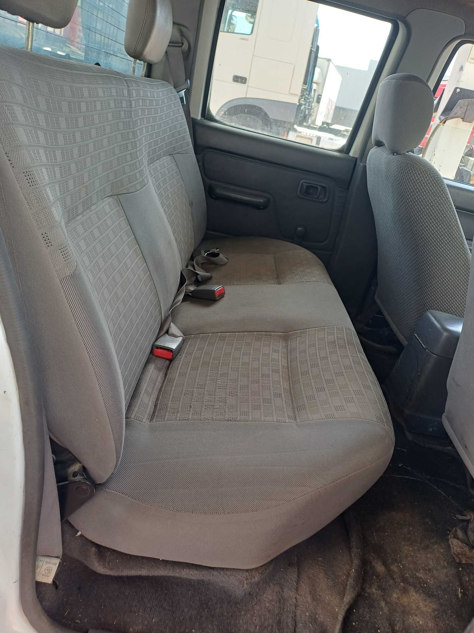 NISSAN PICK UP 5 LUGARES