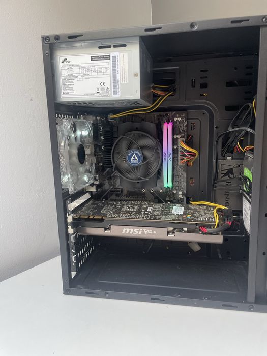 —> Komputer stacjonarny pc