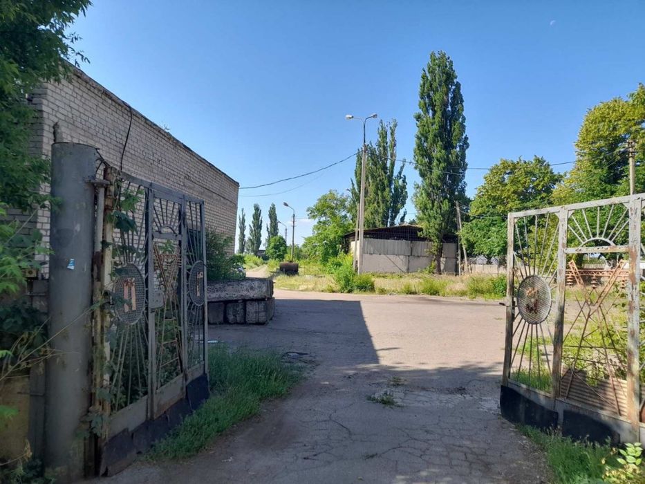 Продажа коммерческого объекта с участком 1,8 га и постройками