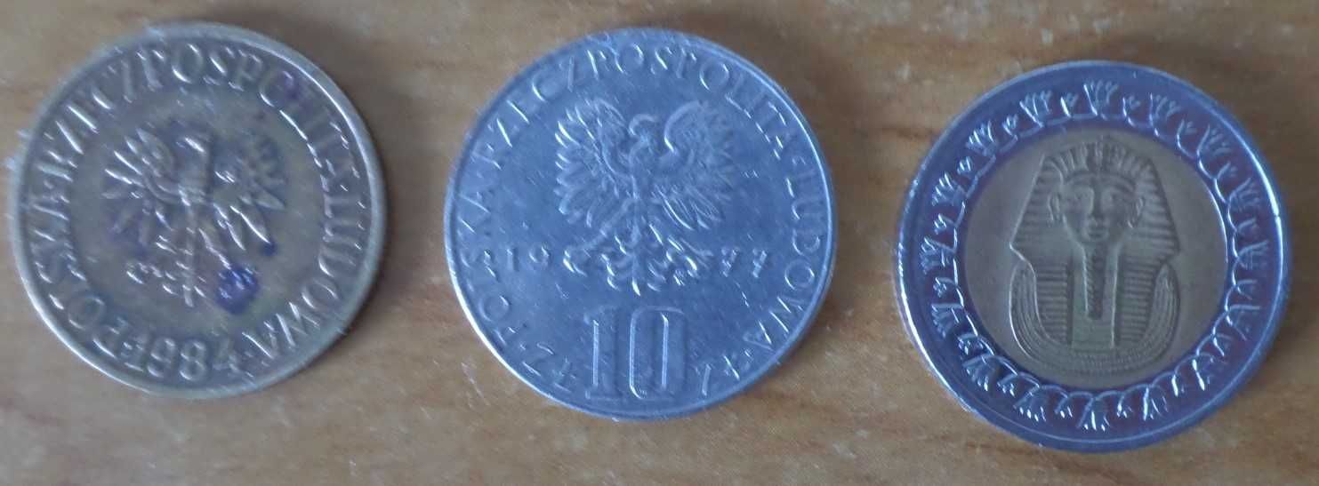 Sześć starych monet.