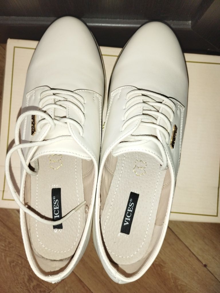 Vices 40 buty półbuty sneakersy kremowe skóra
